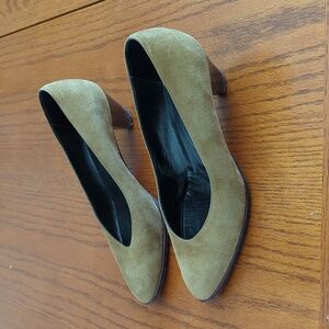 Vintage Tan Suede Heels 2" 👠